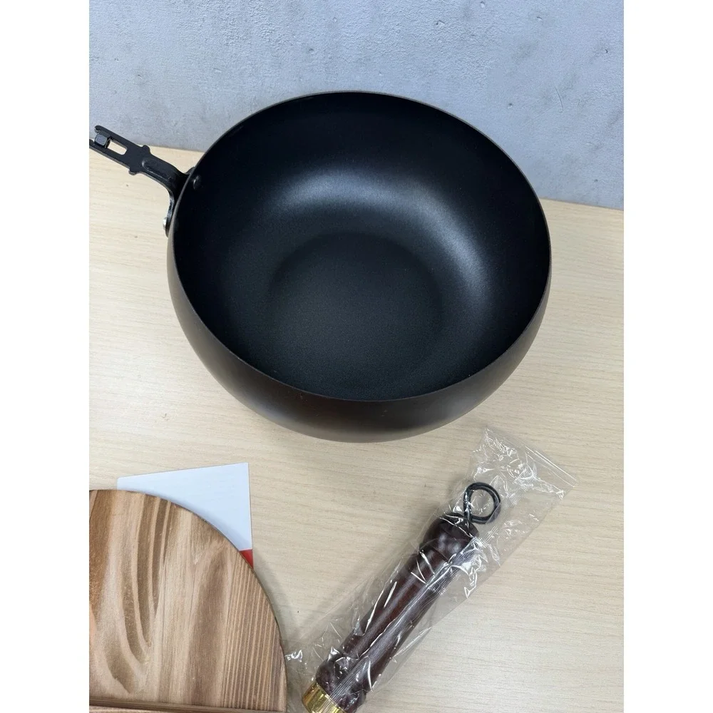Japanese Iron Pan with Wooden Lid,Hand-Forged Non-Stick Pan